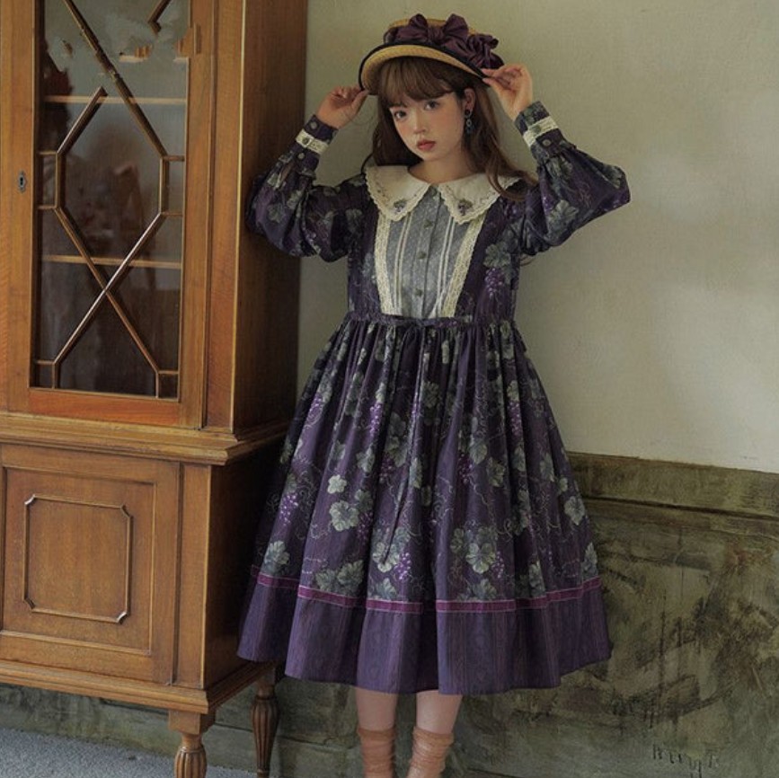 Classic Lolita Fashion